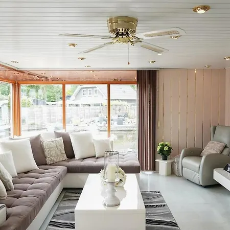 With Waterfront Sauna And Boat * Loosdrecht